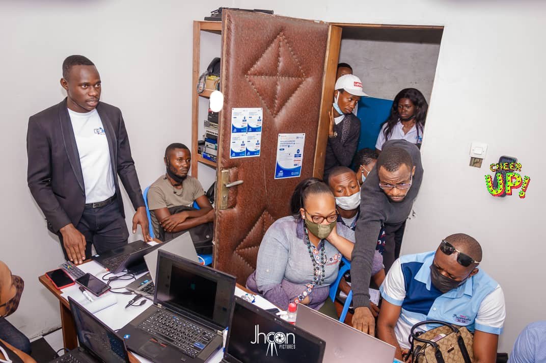 Des spécialistes HCE accompagnent les participants pendant une formation réseau.